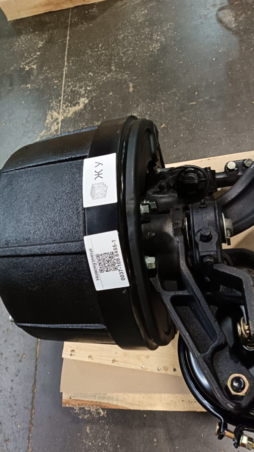 Ось в сборе с тормозами