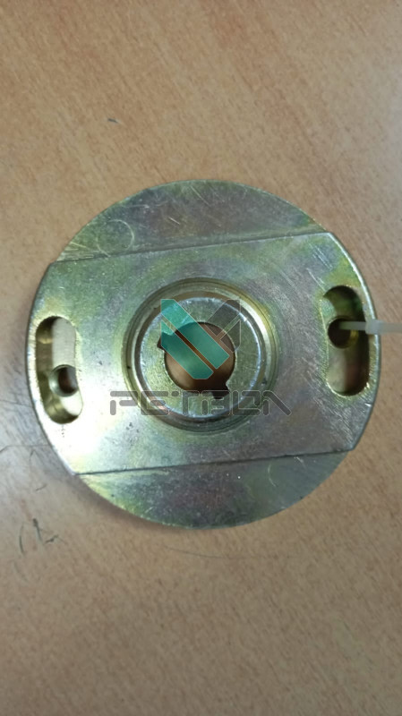 740.50-1111064 Фланец с 740.50-1111074 полумуфтой