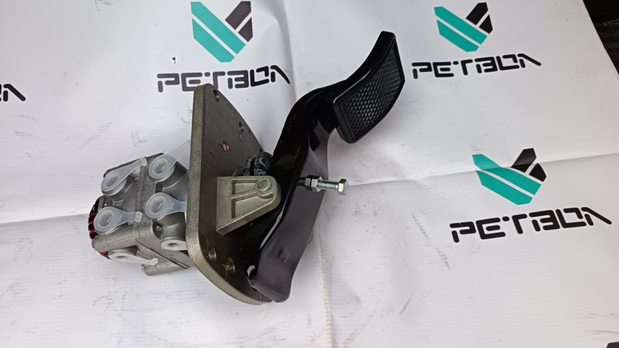 Кран с педалью Беларусь 3297-3514208