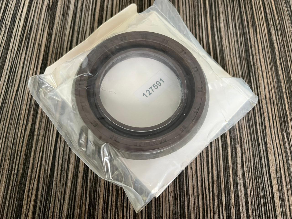 Сальник хвостовика среднего редуктора 65206, 65207